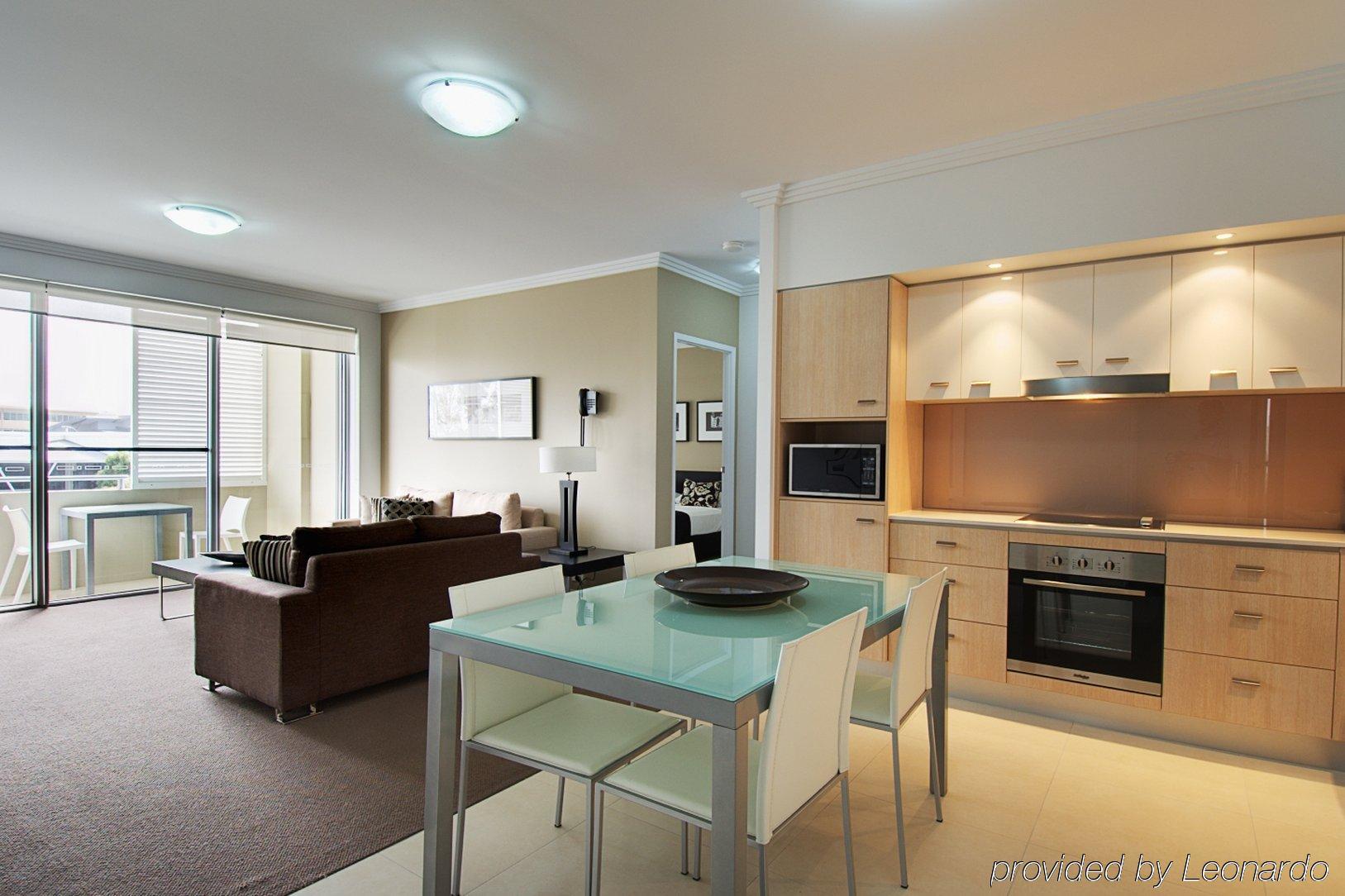 Chancellor Executive Apartments Gold Coast Room photo