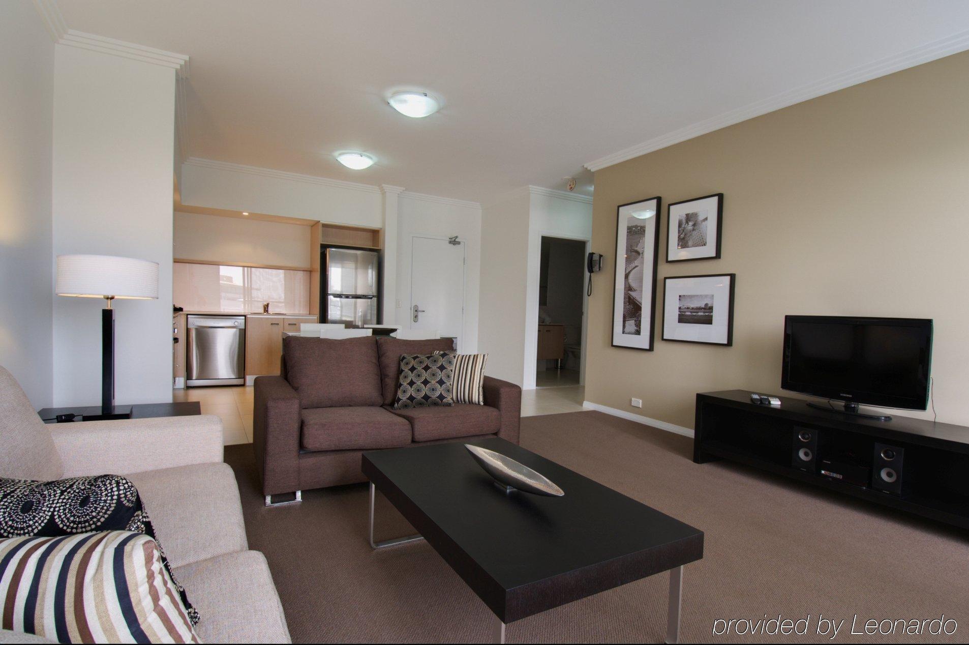 Chancellor Executive Apartments Gold Coast Room photo